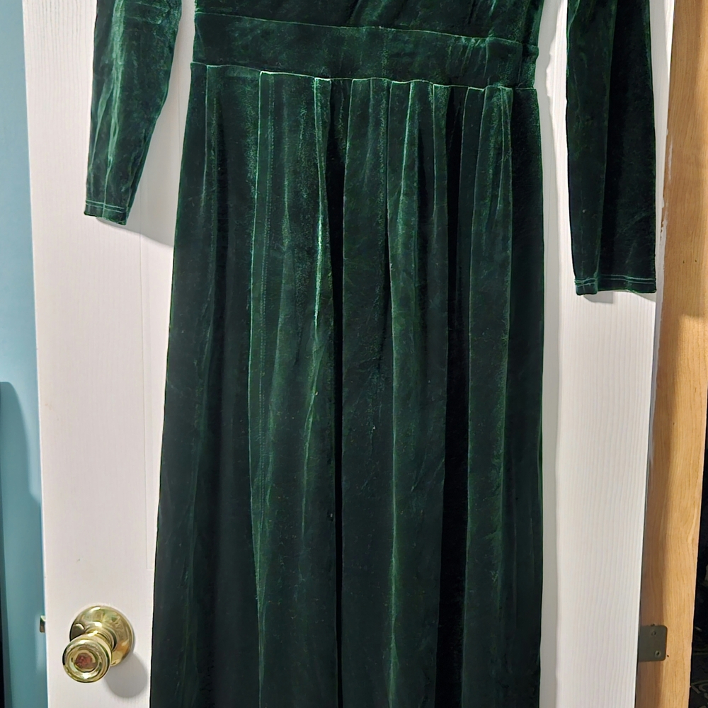 Elegant Green Velvet Long Sleeve Dress